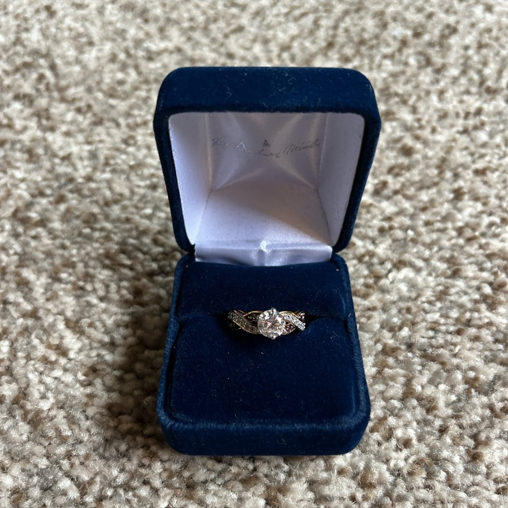 gold & white ring